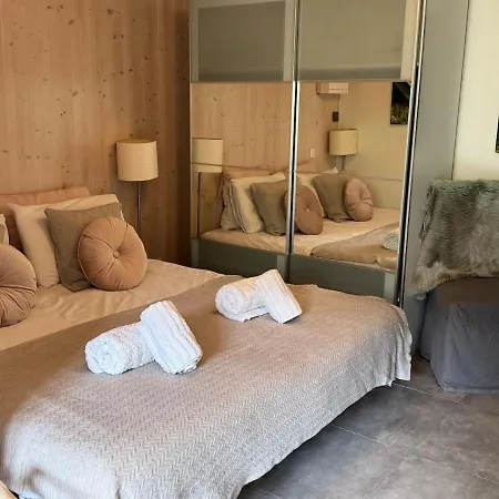 Light Spacious, Recently Refurbished Near To Lejlighed *