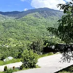 Light Spacious, Recently Refurbished Near To Courchevel