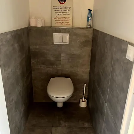 Apartment Light Spacious, Recently Refurbished Near To *