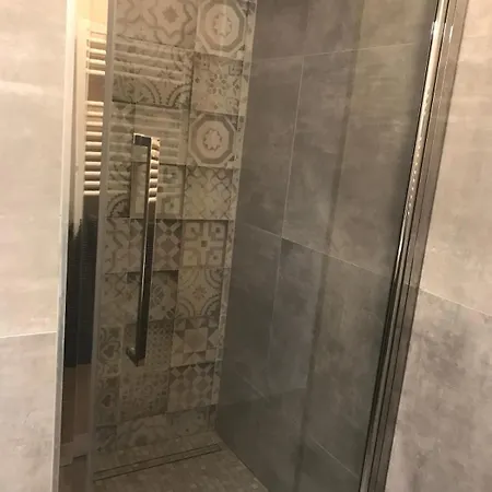 Apartment Light Spacious, Recently Refurbished Near To *