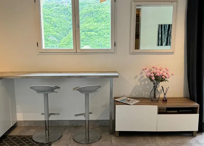 Lejlighed Light Spacious, Recently Refurbished Near To *