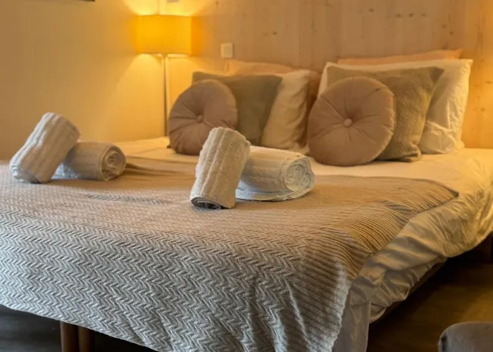 Light Spacious, Recently Refurbished Near To Lejlighed *