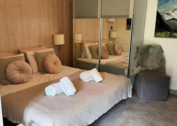 Light Spacious, Recently Refurbished Near To Lejlighed *
