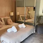 Light Spacious, Recently Refurbished Near To Lejlighed *