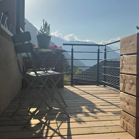 Light Spacious, Recently Refurbished Near To Apartment